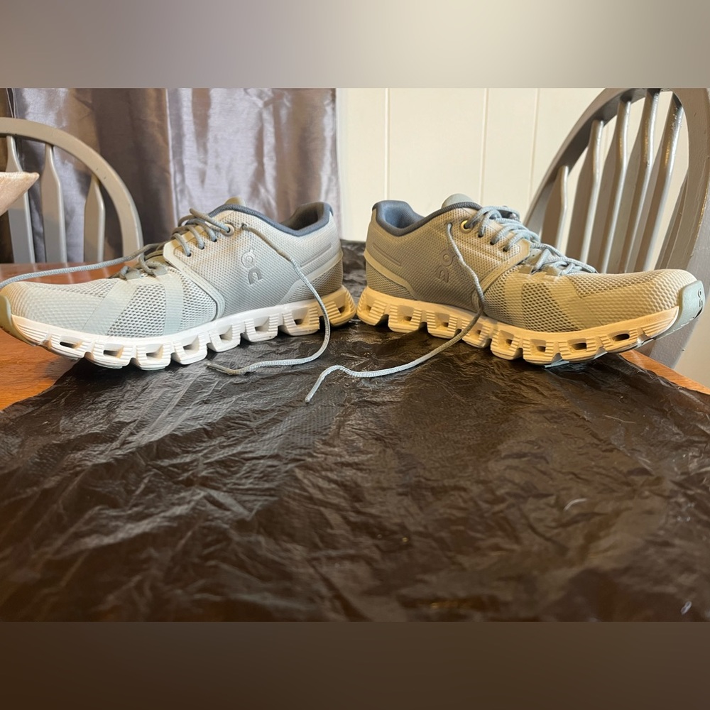 On running on cloud teal women’s shoes size 8.5US